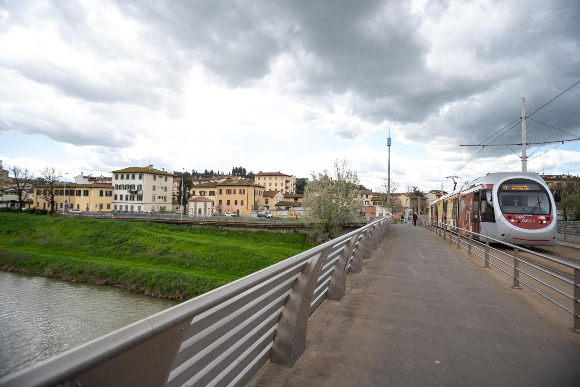 Indipendent Studio Apartment With Terrace - Parking Firenze Bagian luar foto