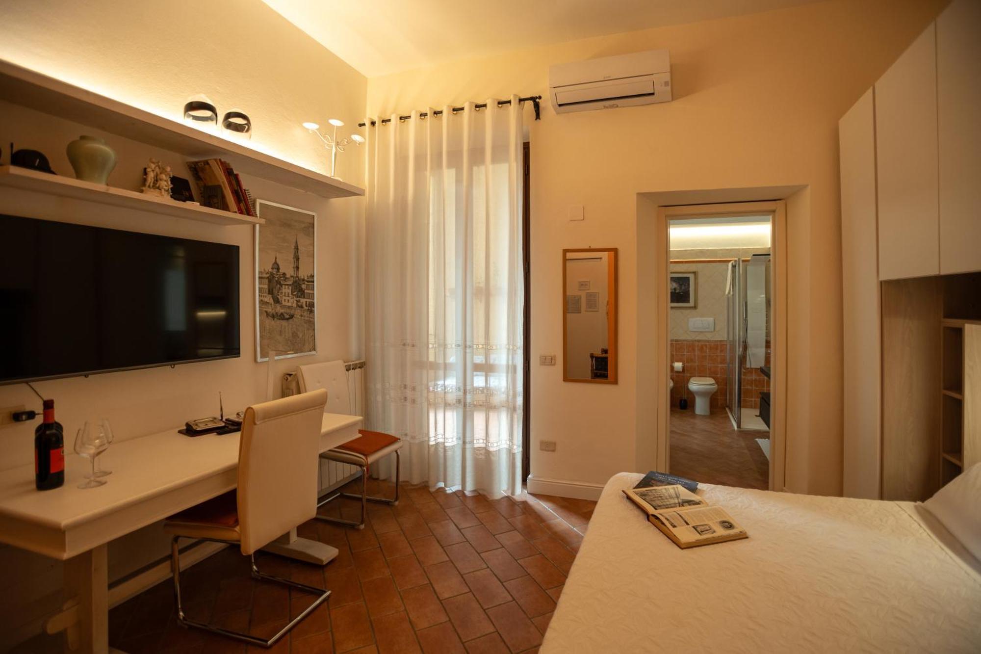 Indipendent Studio Apartment With Terrace - Parking Firenze Bagian luar foto