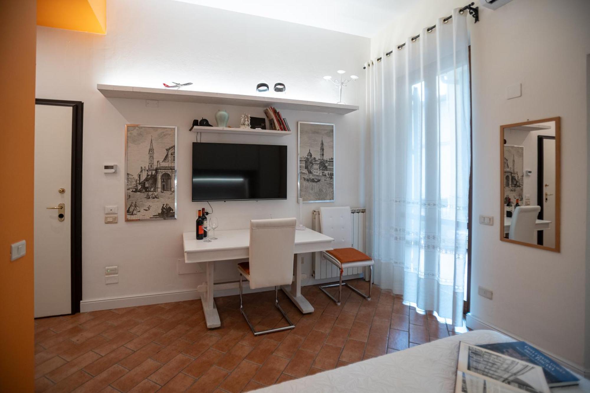 Indipendent Studio Apartment With Terrace - Parking Firenze Bagian luar foto